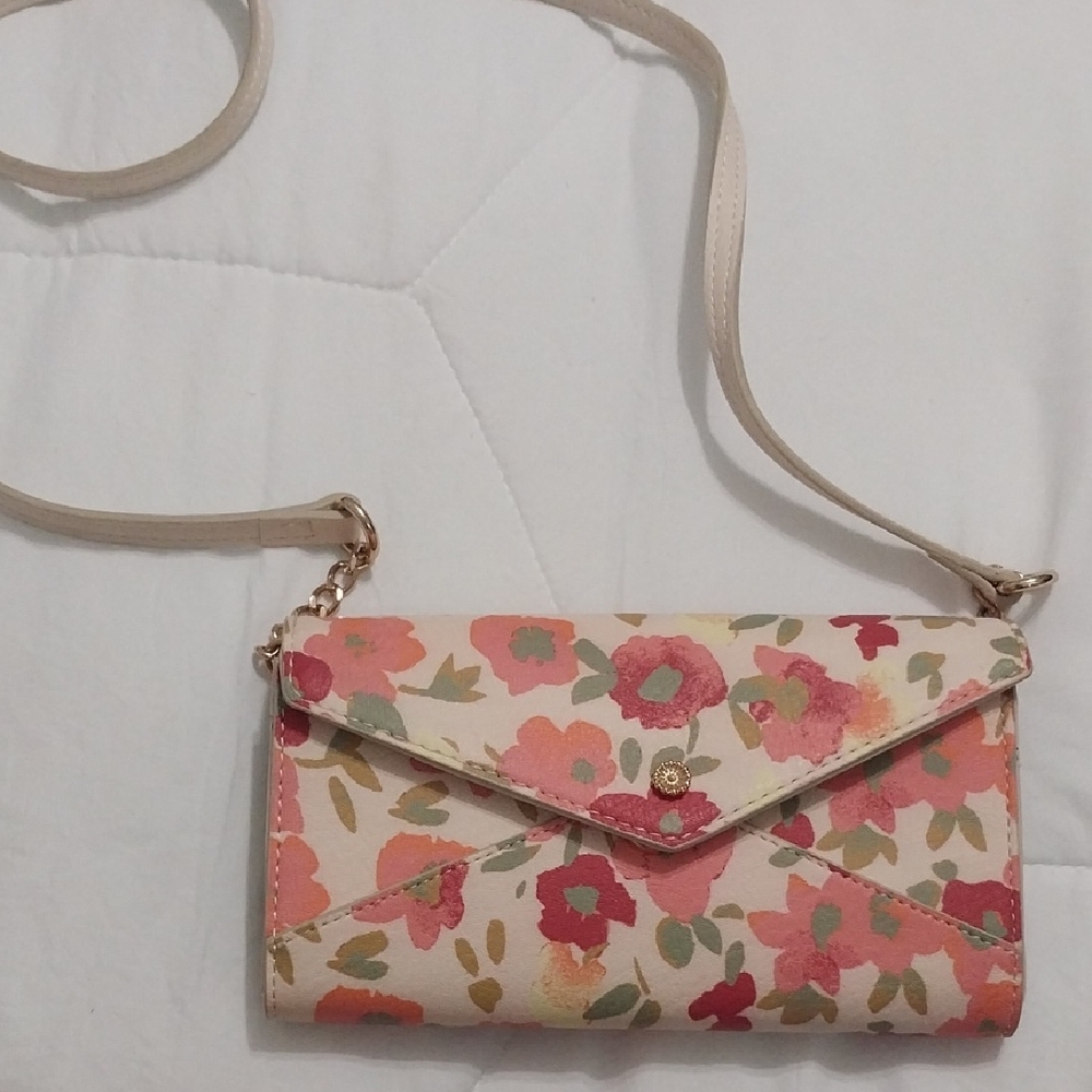 EndedLC Lauren Conrad Brynleee RFID-Blocking Wallet CrossbFloral Crossbody Bag